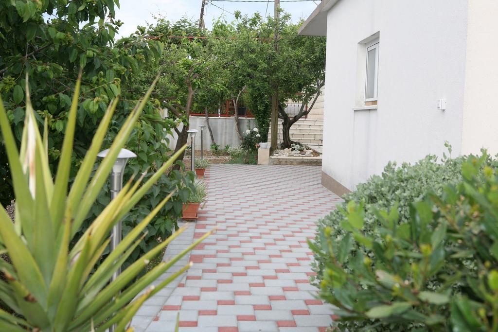 Apartment Nives Трогир Екстериор снимка
