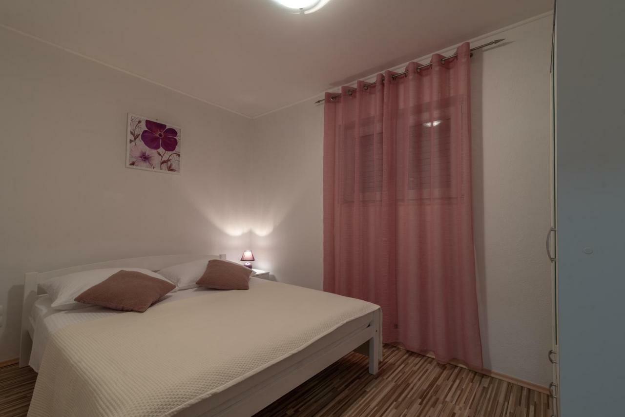 Apartment Nives Трогир Екстериор снимка