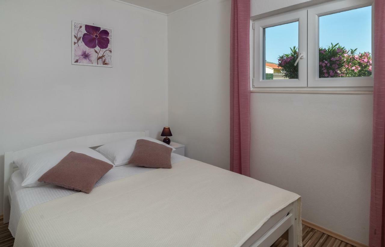 Apartment Nives Трогир Екстериор снимка