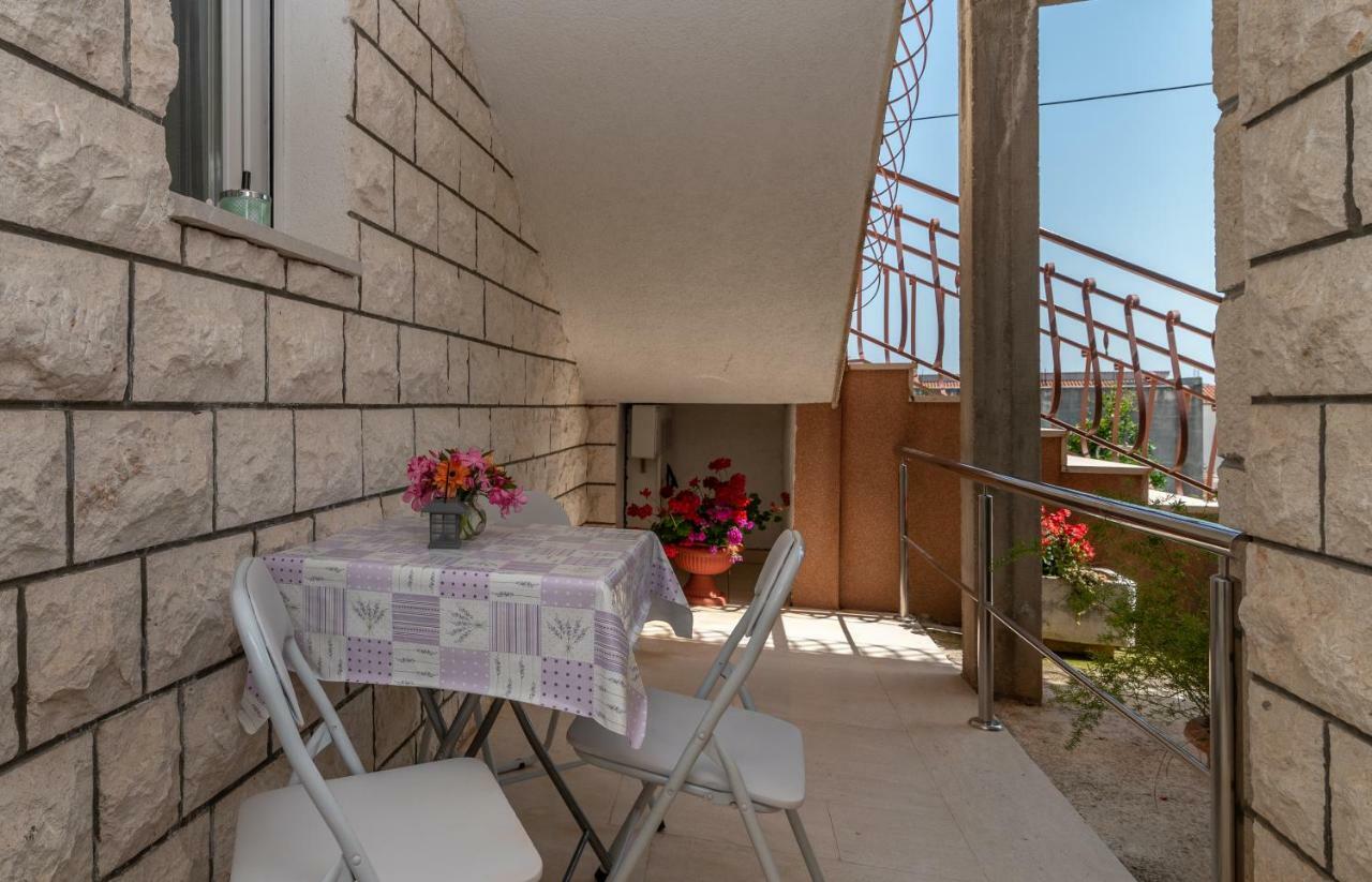 Apartment Nives Трогир Екстериор снимка