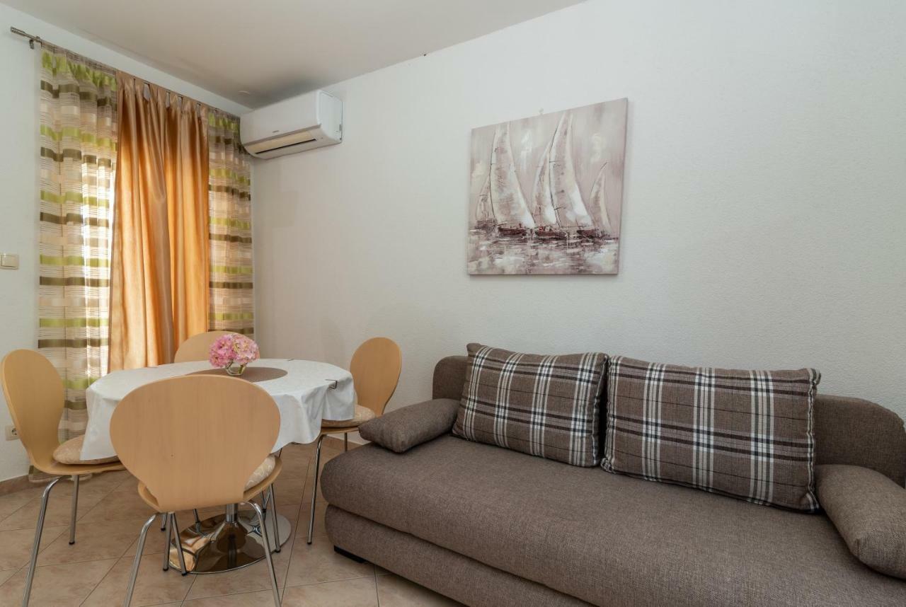 Apartment Nives Трогир Екстериор снимка