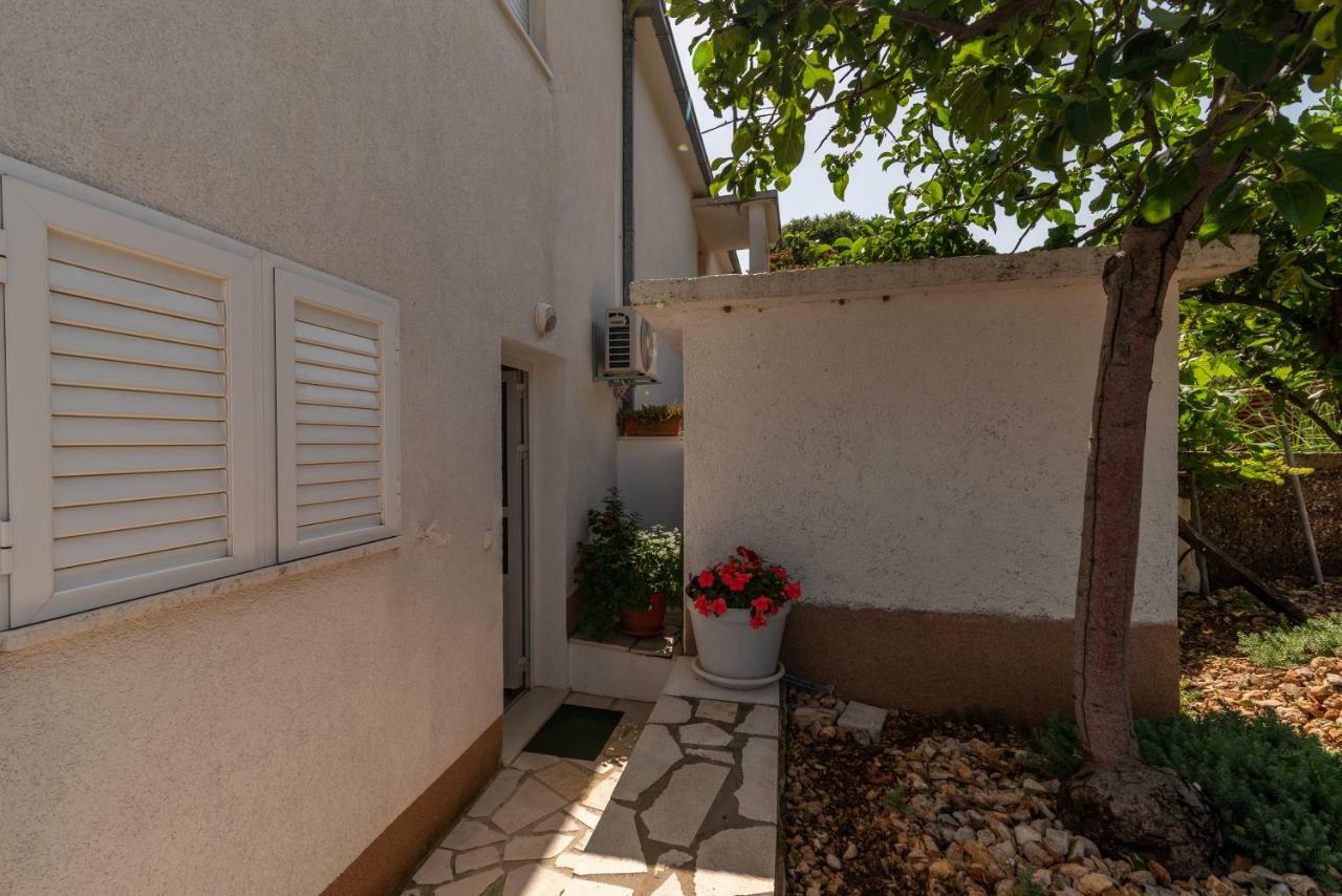Apartment Nives Трогир Екстериор снимка