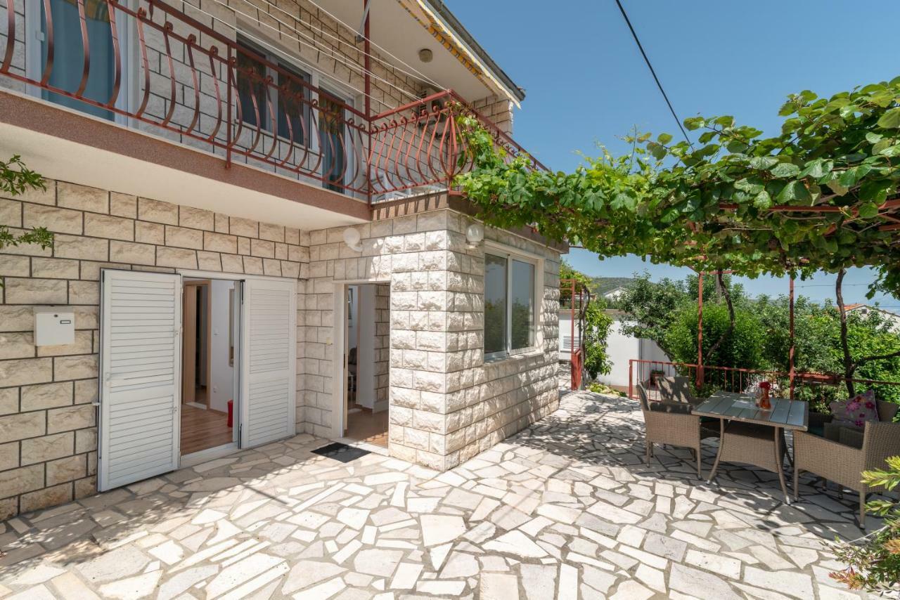 Apartment Nives Трогир Екстериор снимка