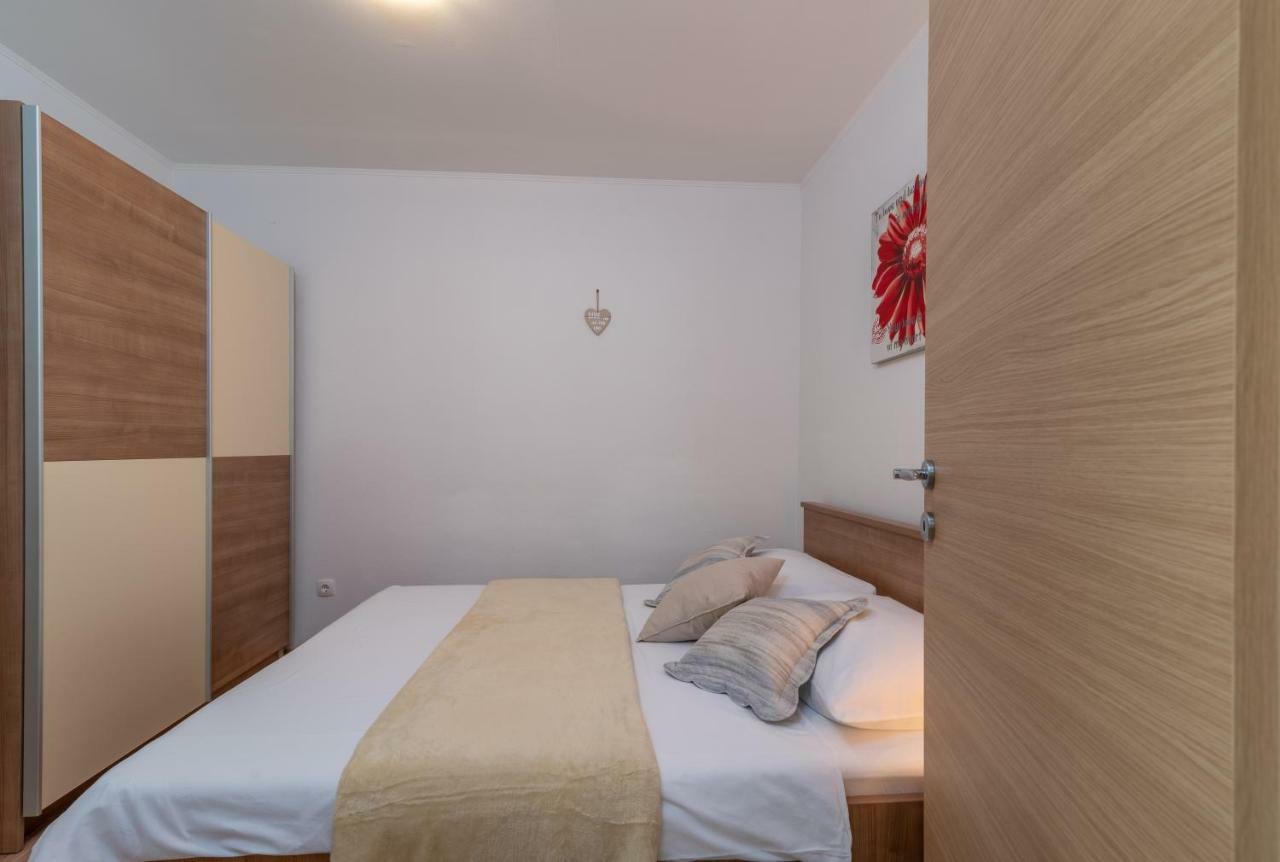 Apartment Nives Трогир Екстериор снимка
