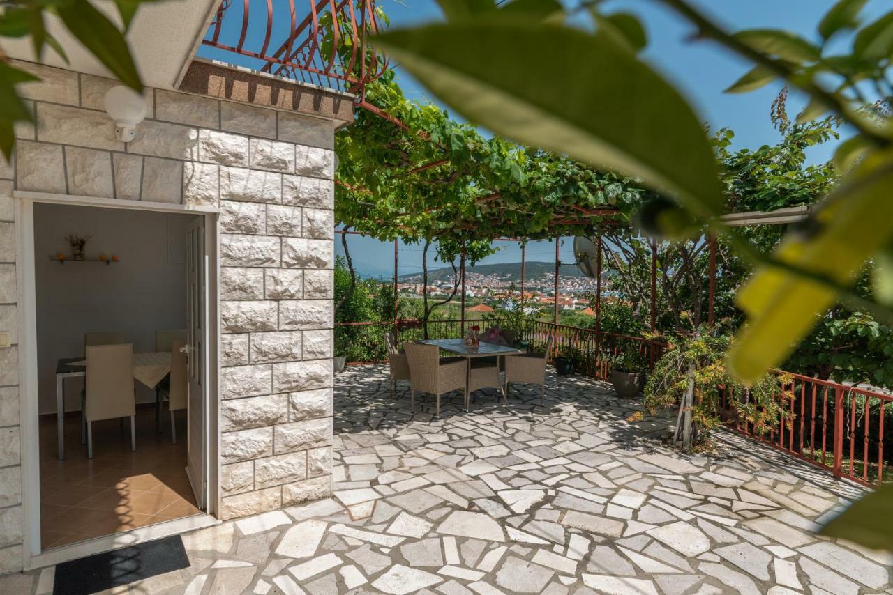 Apartment Nives Трогир Екстериор снимка