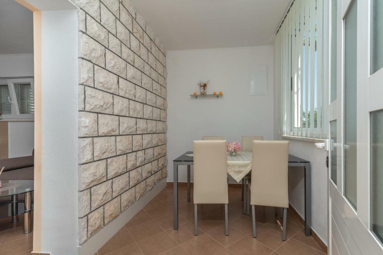 Apartment Nives Трогир Екстериор снимка