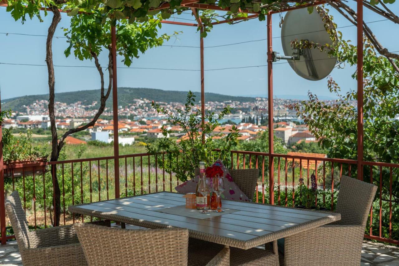 Apartment Nives Трогир Екстериор снимка