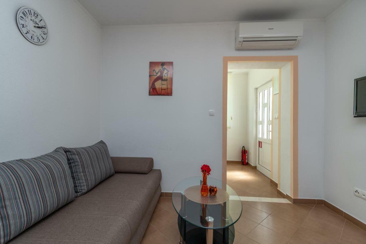 Apartment Nives Трогир Екстериор снимка