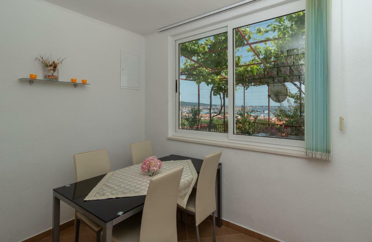 Apartment Nives Трогир Екстериор снимка