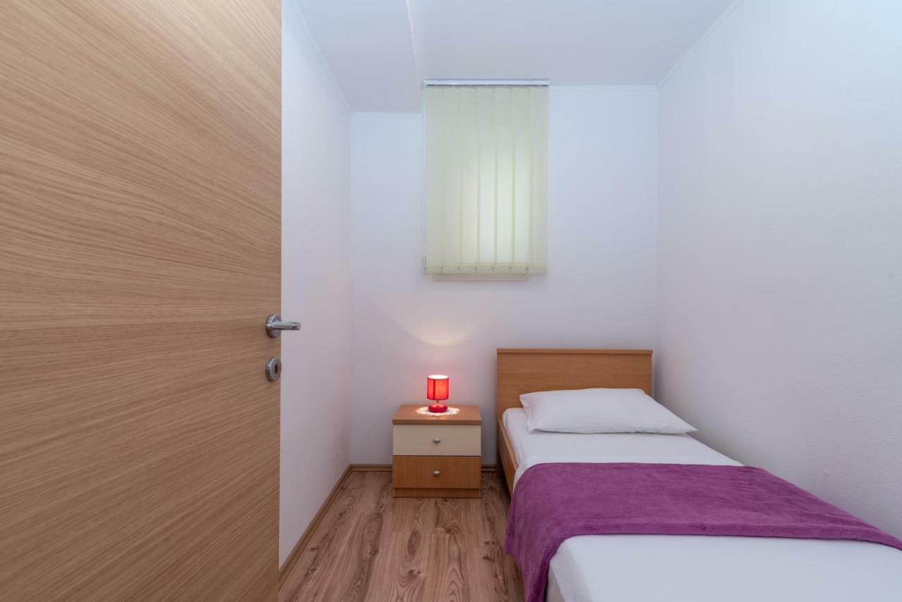 Apartment Nives Трогир Екстериор снимка